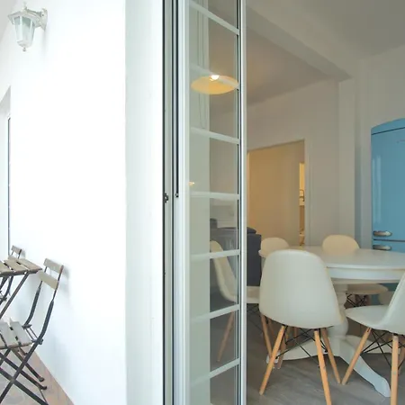 Charming 3br In The Heart Of Town By Feel Nazare