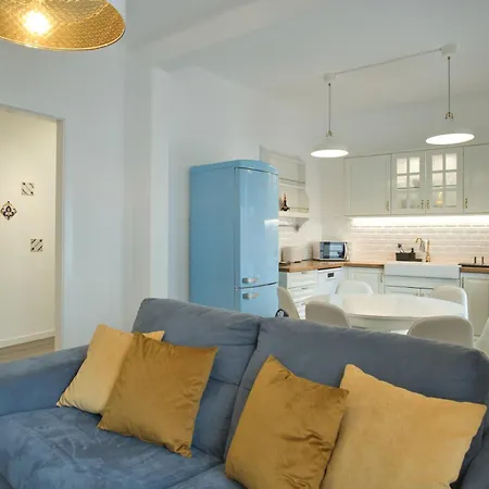 Charming 3br In The Heart Of Town By Feel