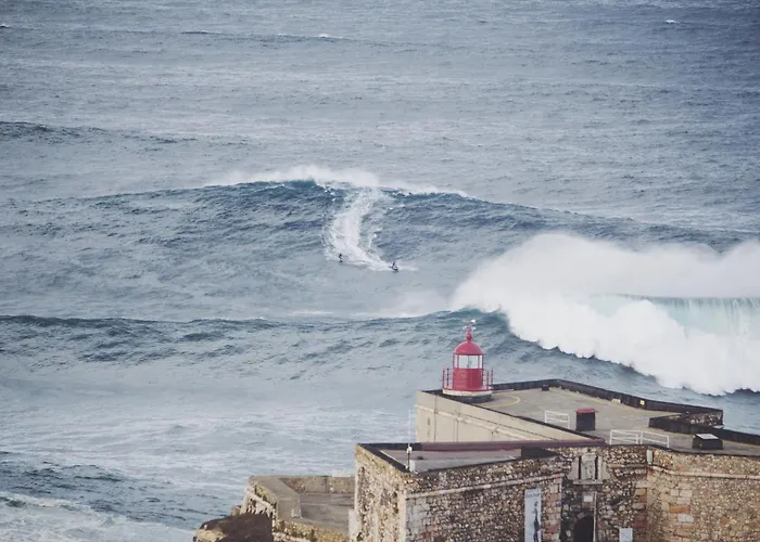 Charming 3br In The Heart Of Town By Feel 纳扎雷