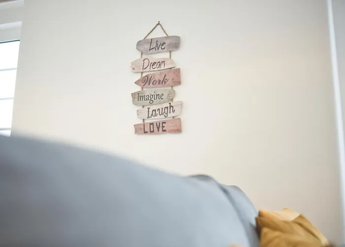 Charming 3br In The Heart Of Town By Feel 公寓 *