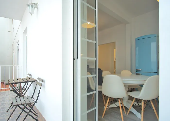 Charming 3br In The Heart Of Town By Feel 纳扎雷