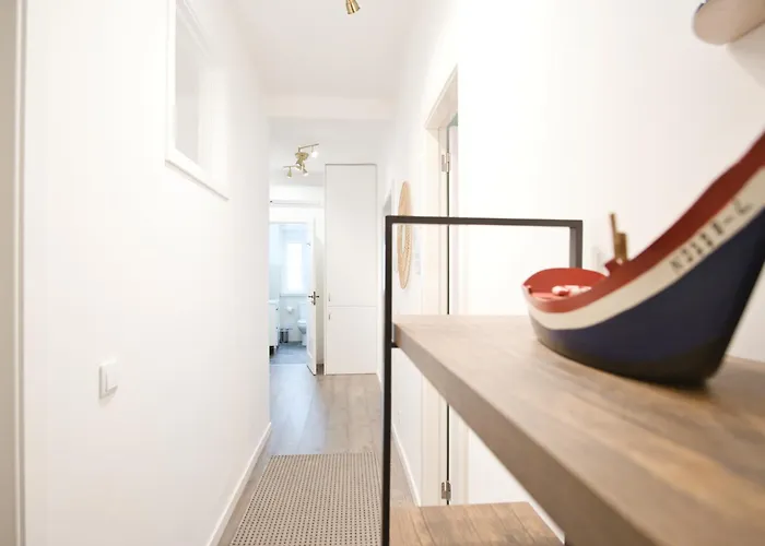 Charming 3br In The Heart Of Town By Feel 纳扎雷