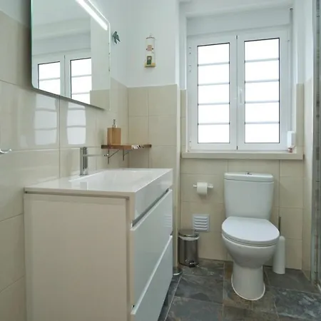 Charming 3br In The Heart Of Town By Feel Apartment *