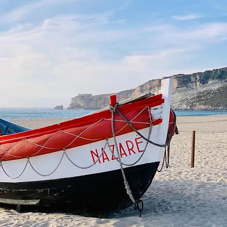 Charming 3br In The Heart Of Town By Feel Appartamento Nazaré