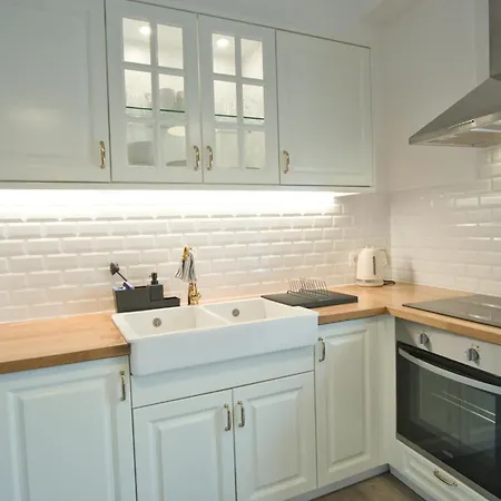 Charming 3br In The Heart Of Town By Feel Apartmán