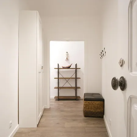 Charming 3br In The Heart Of Town By Feel شقة